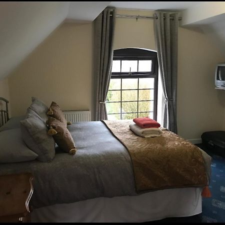 The Dog & Doublet Inn Kingsbury Esterno foto