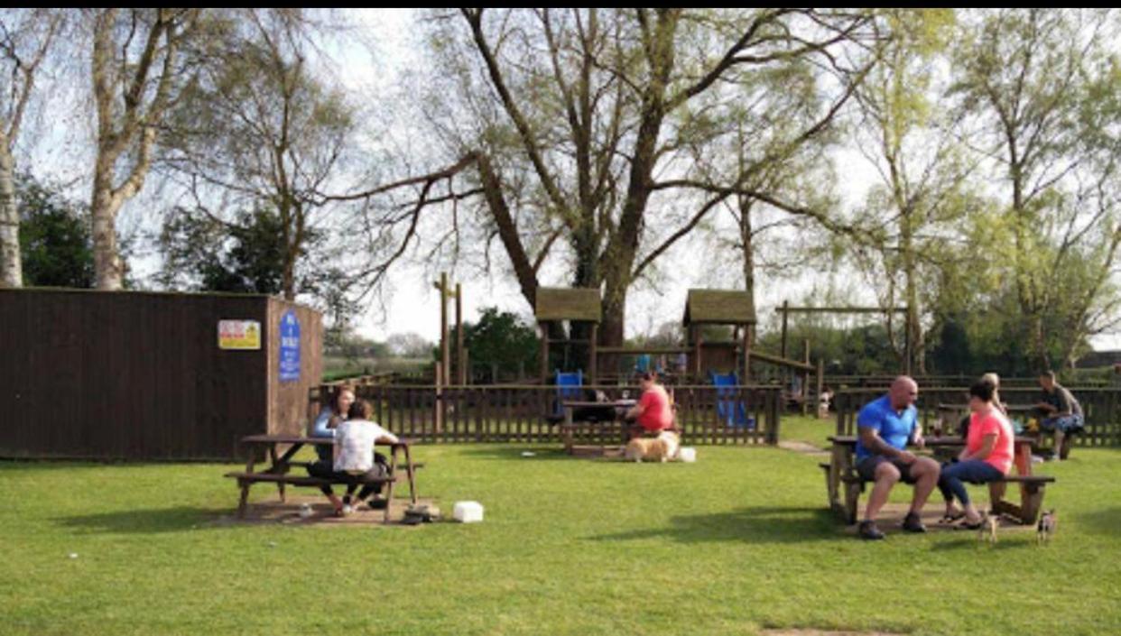 The Dog & Doublet Inn Kingsbury Esterno foto