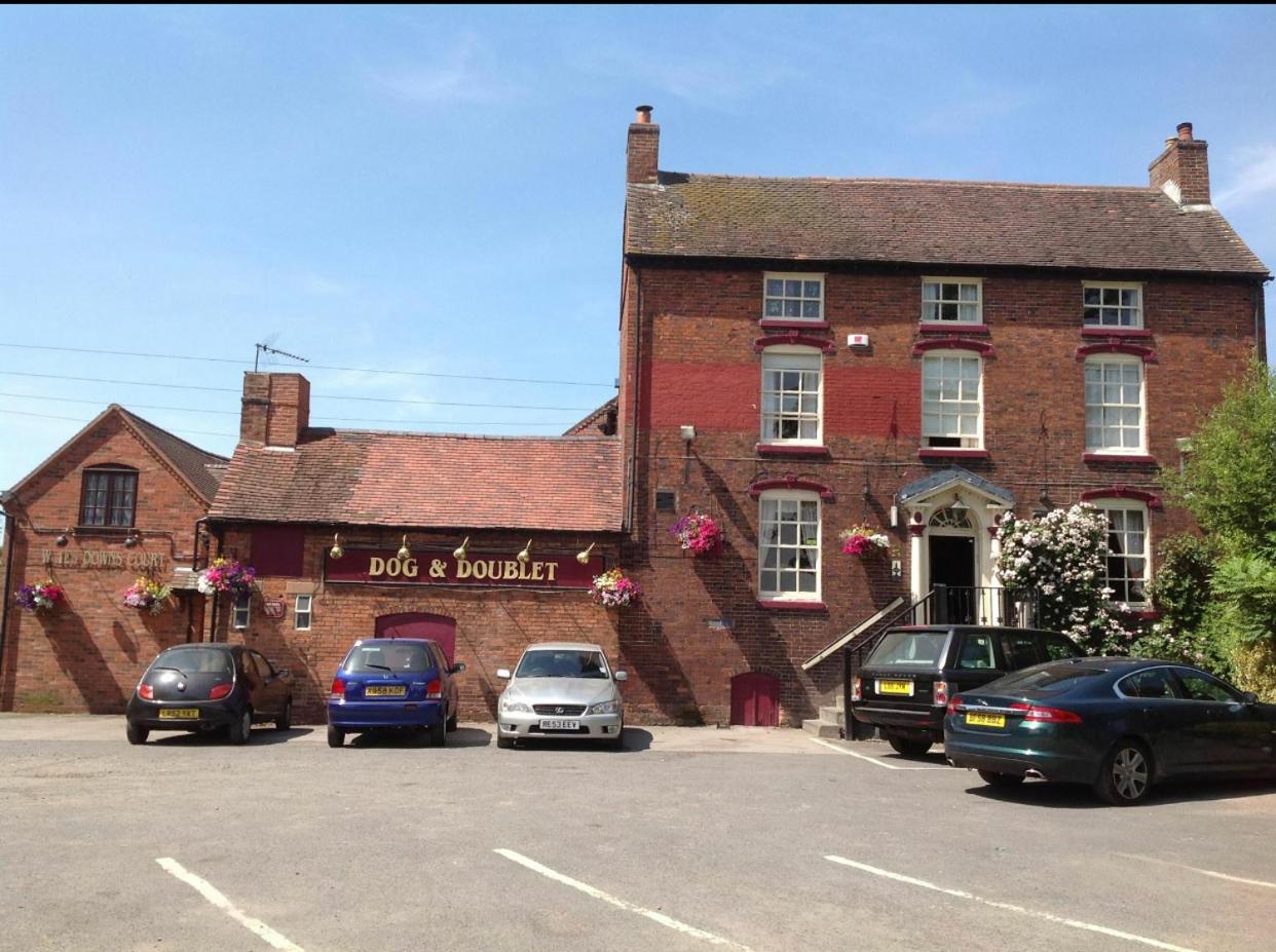 The Dog & Doublet Inn Kingsbury Esterno foto