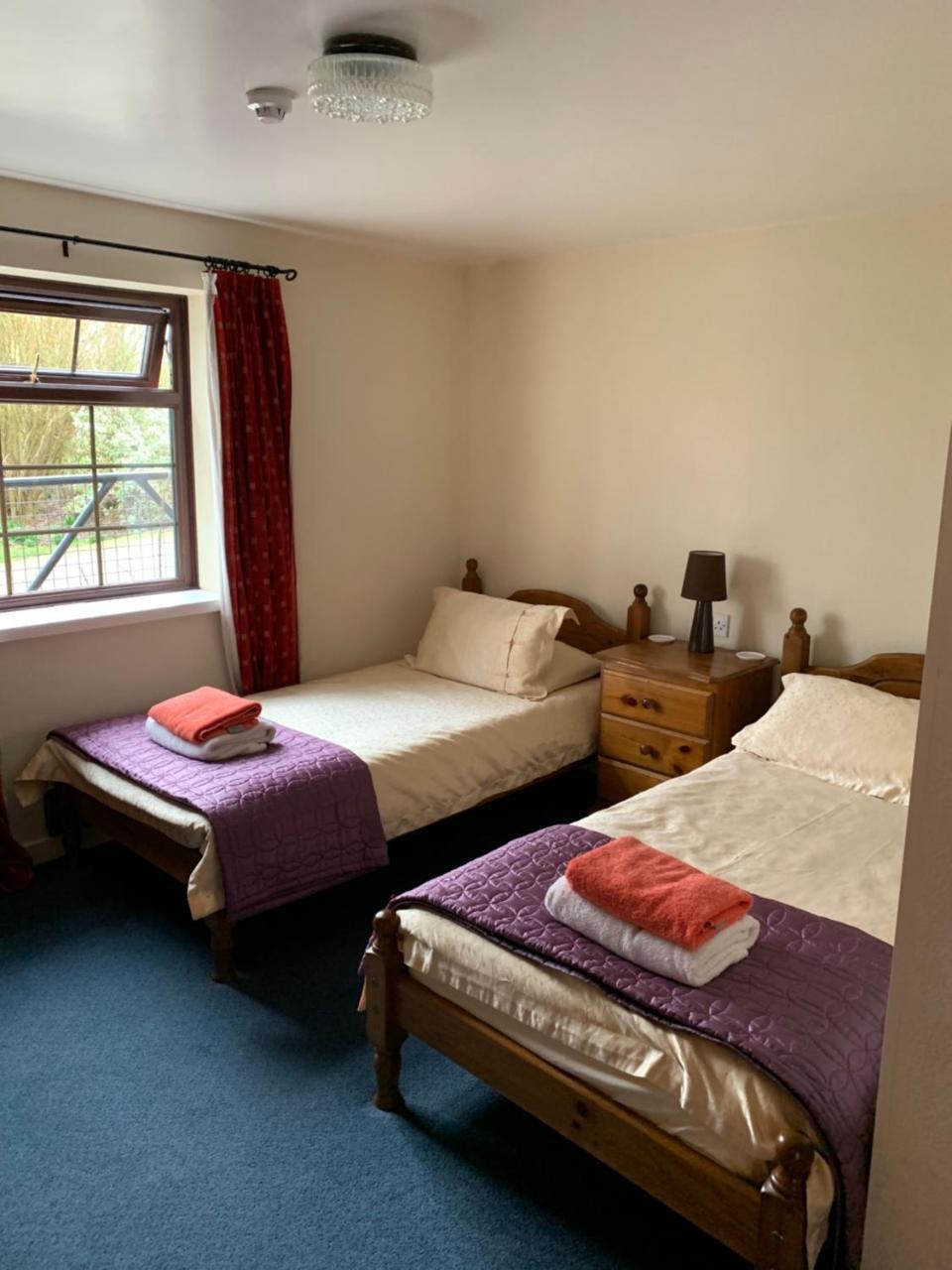 The Dog & Doublet Inn Kingsbury Esterno foto