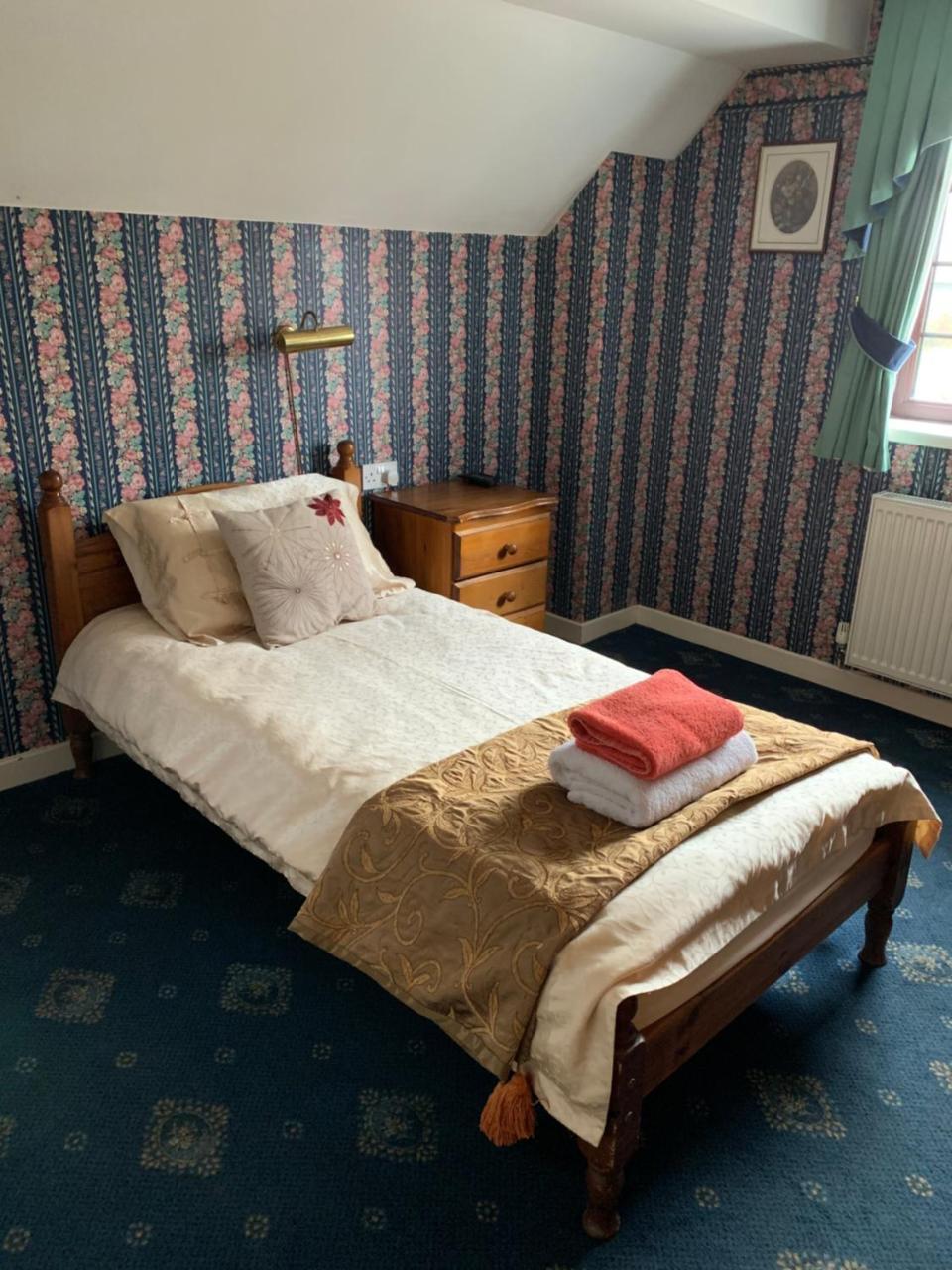 The Dog & Doublet Inn Kingsbury Esterno foto